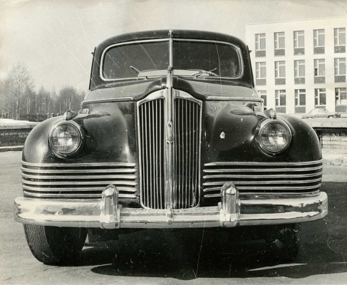 Шесть фотографий автомобилей ГАЗ-М1, ЗИС-101, ЗИС-110. [Середина 1970-х гг.].